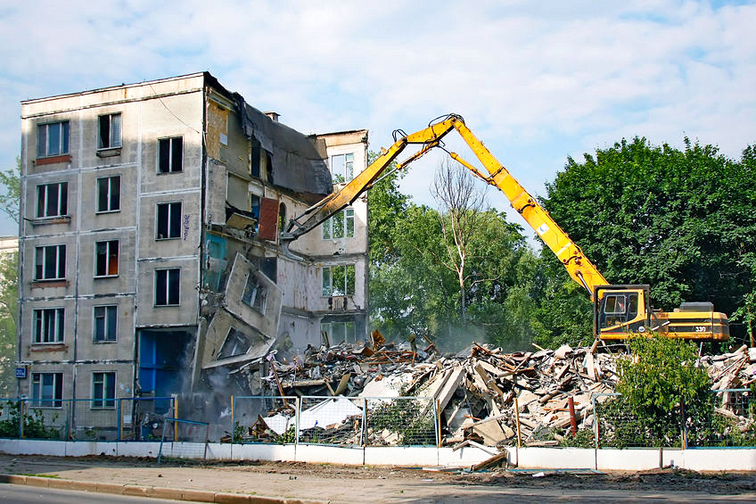 EGS-demolition-compelte-d-un-ancien-immeuble-a-la-mini-pelle