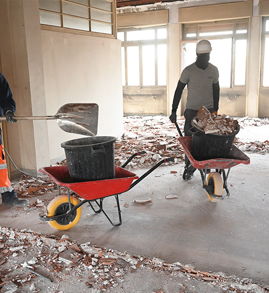 deconstruction entrepôt entreprise hangar 69