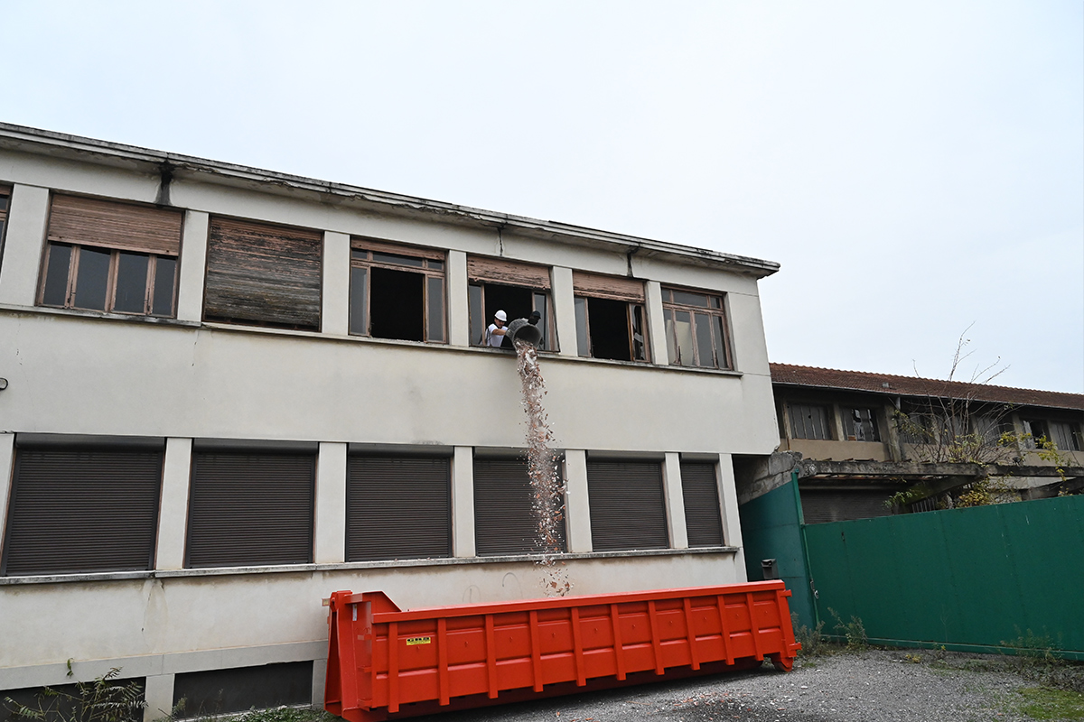 demonter-demolir-evacuer-local-administratif-batiment-69